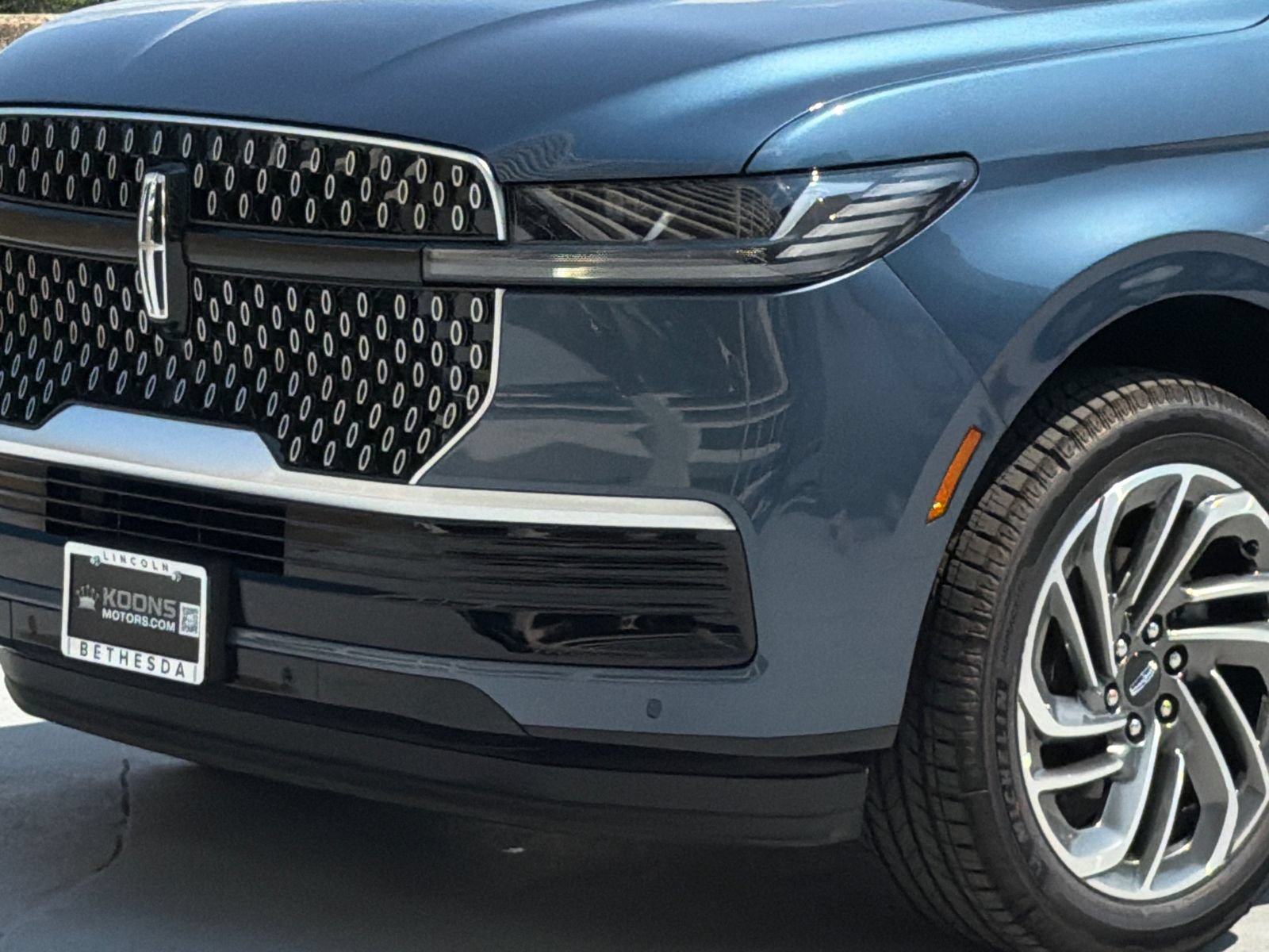 New 2027 Lincoln Navigator L Reserve AWD/4WD image 2