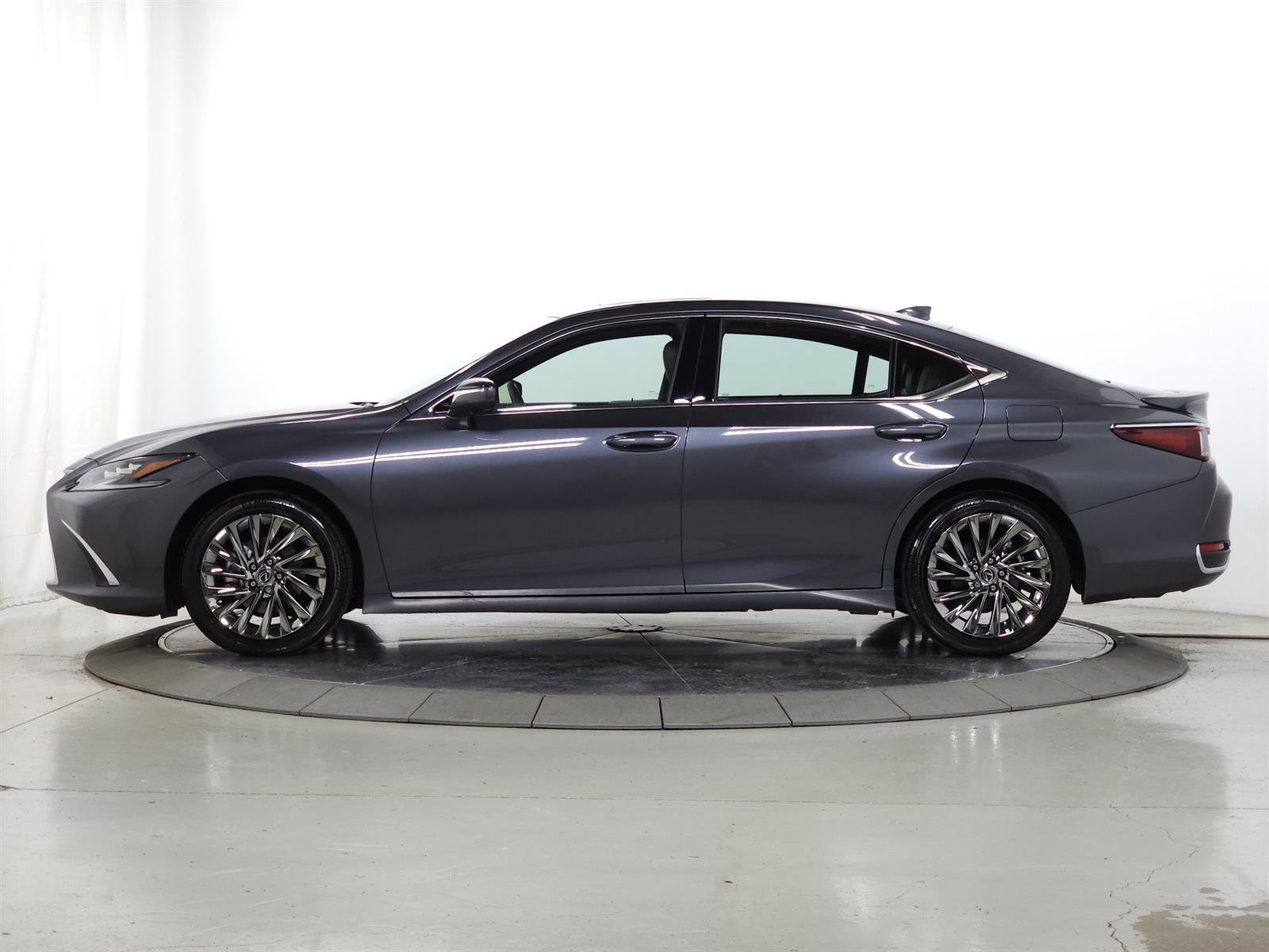 Used 2025 Lexus ES 300h Ultra Luxury image 5