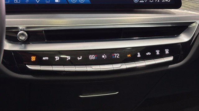 Used 2025 Cadillac Lyriq Luxury AWD/4WD image 39