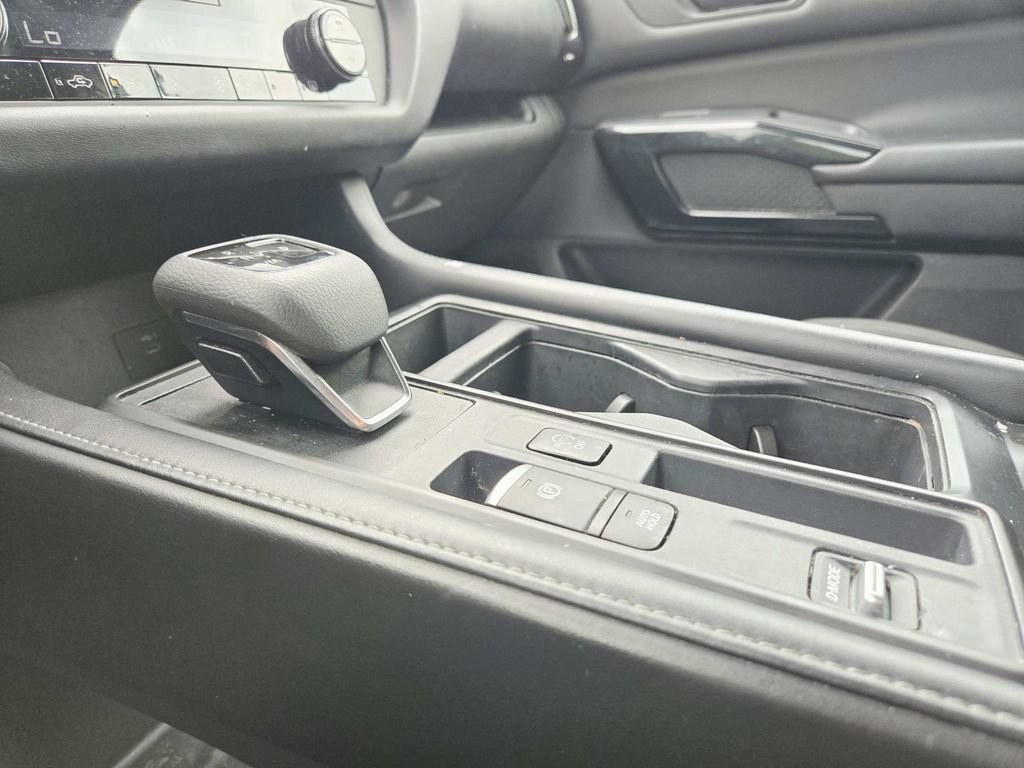Used 2024 Nissan Pathfinder S FWD image 19