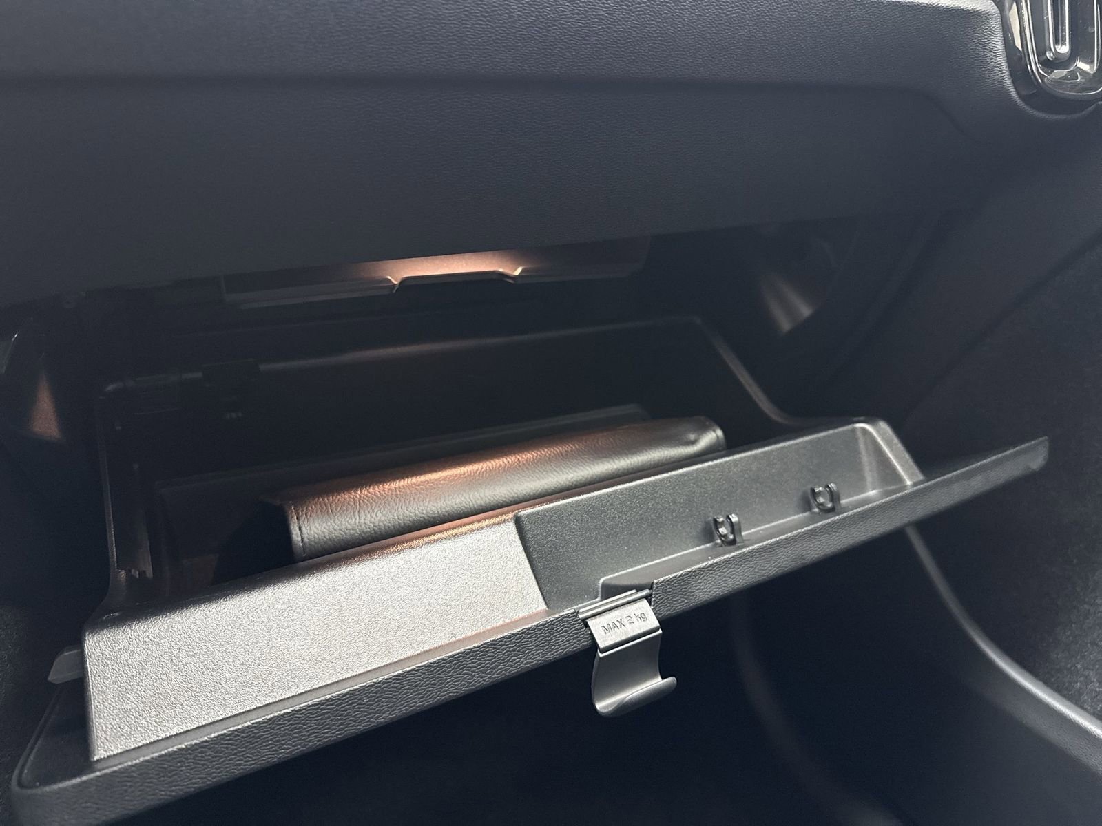 Used 2019 Volvo XC40 T5 Momentum image 23