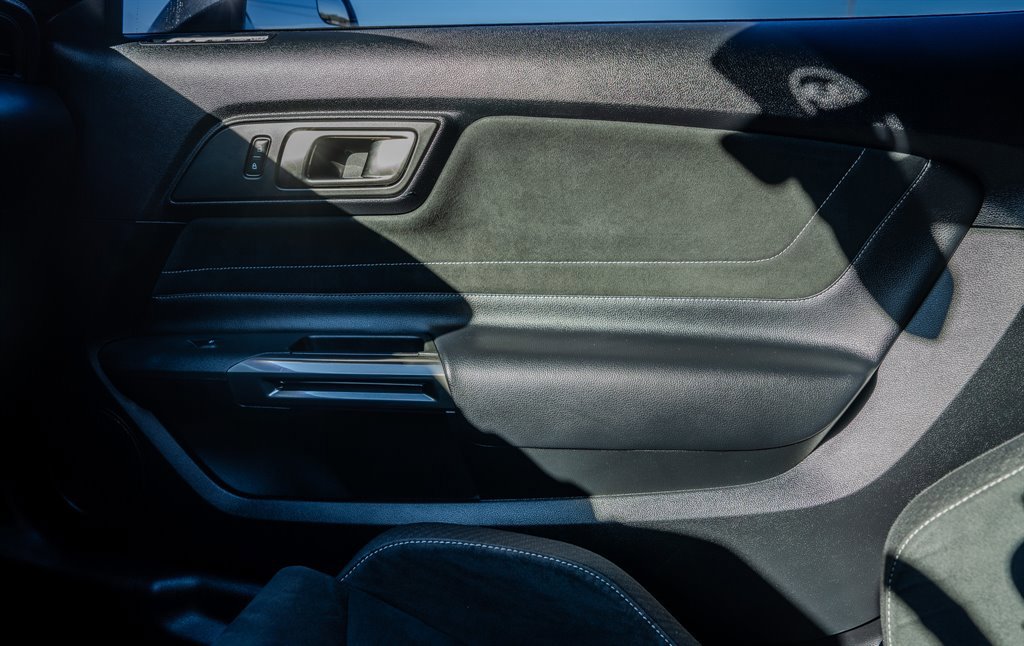 Used 2016 Ford Mustang Shelby GT350 w/ Track Package image 24