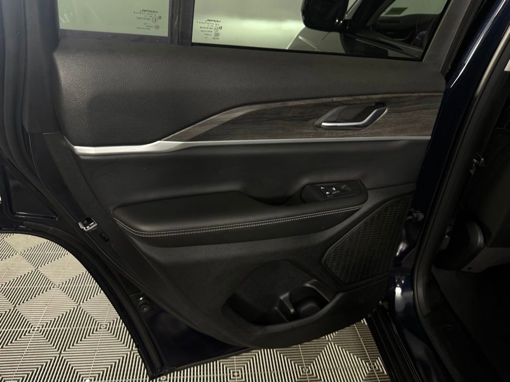 Used 2023 Jeep Grand Cherokee Limited RWD image 29