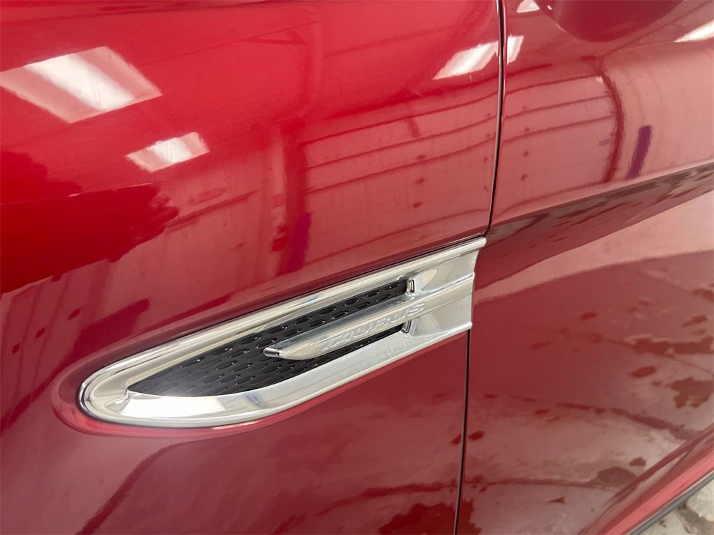 Used 2013 Ford Taurus SEL image 24