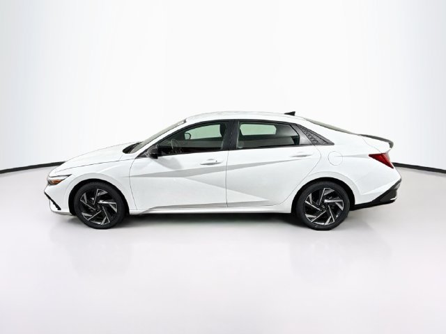Certified 2025 Hyundai Elantra SEL FWD image 7