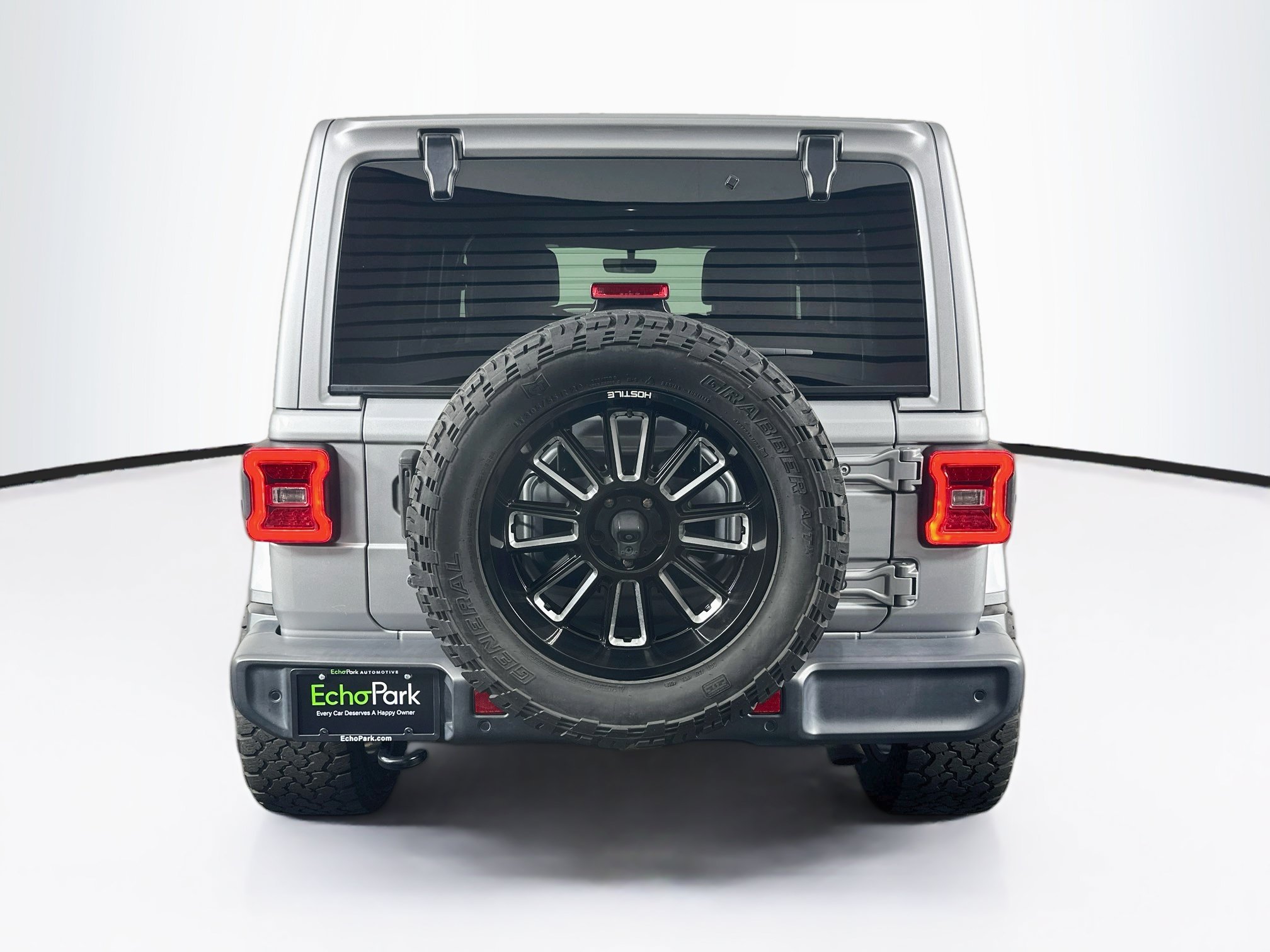 Used 2018 Jeep Wrangler Unlimited Sahara AWD/4WD image 7