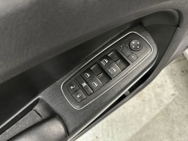 Used 2016 Chrysler 300 C image 17