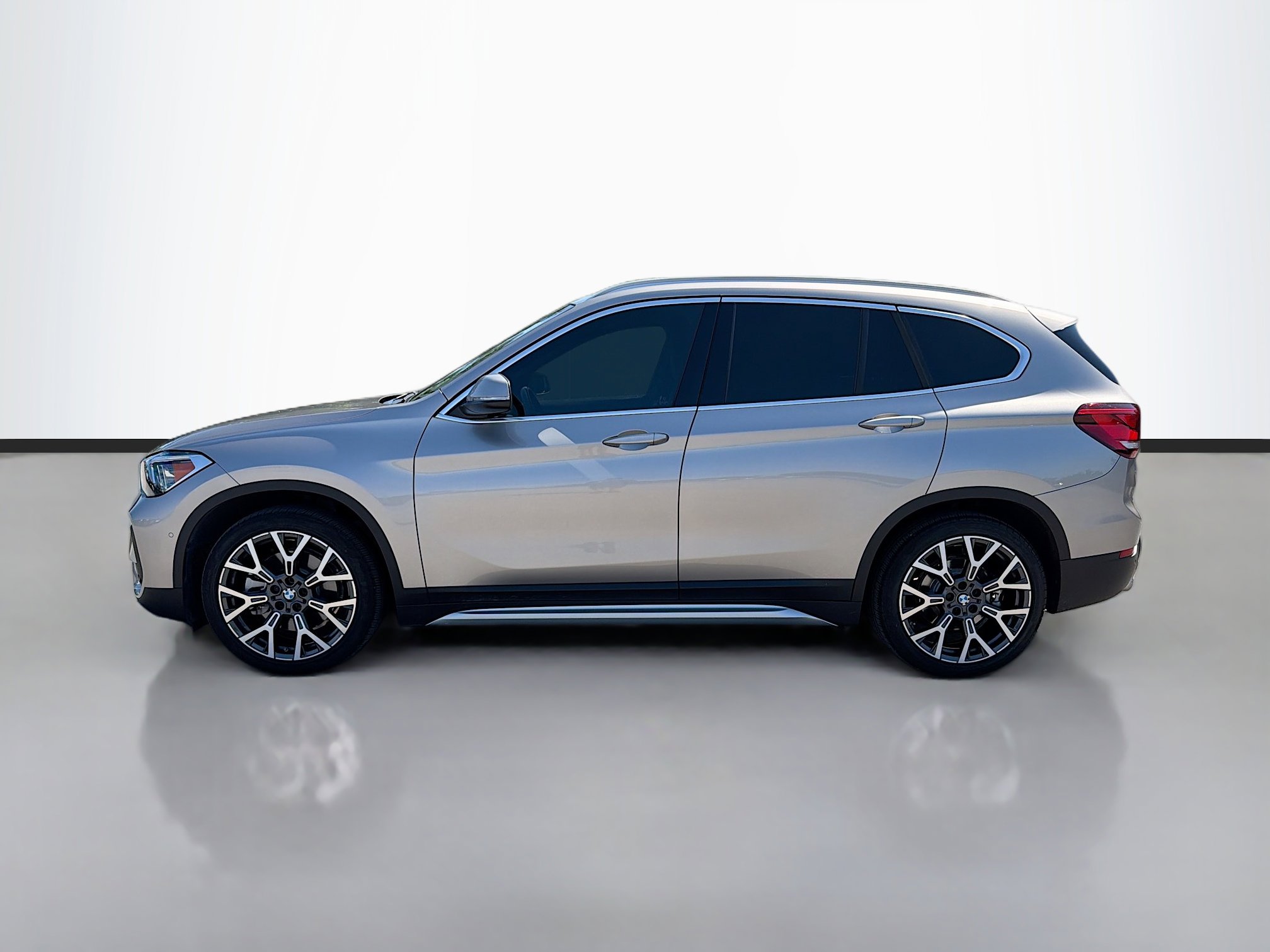 Used 2021 BMW X1 xDrive28i w/ Premium Package AWD/4WD image 2