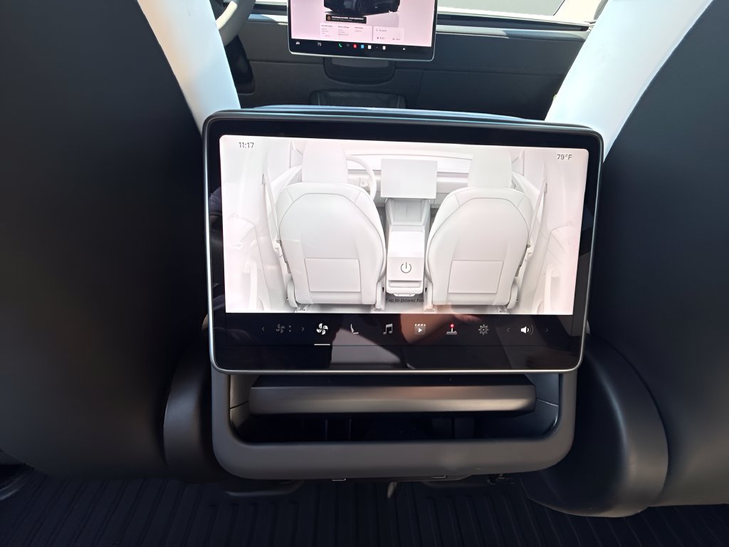 Used 2026 Tesla Model Y Long Range RWD image 12