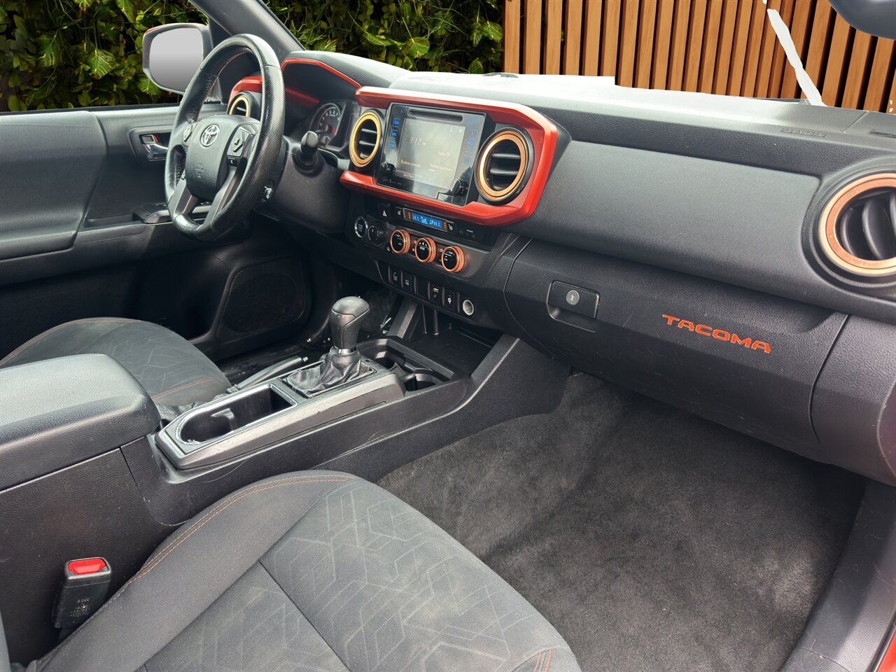 Used 2016 Toyota Tacoma TRD Sport AWD/4WD image 9