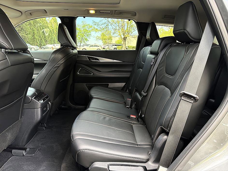 Certified 2025 INFINITI QX60 Luxe w/ Vision Package image 12