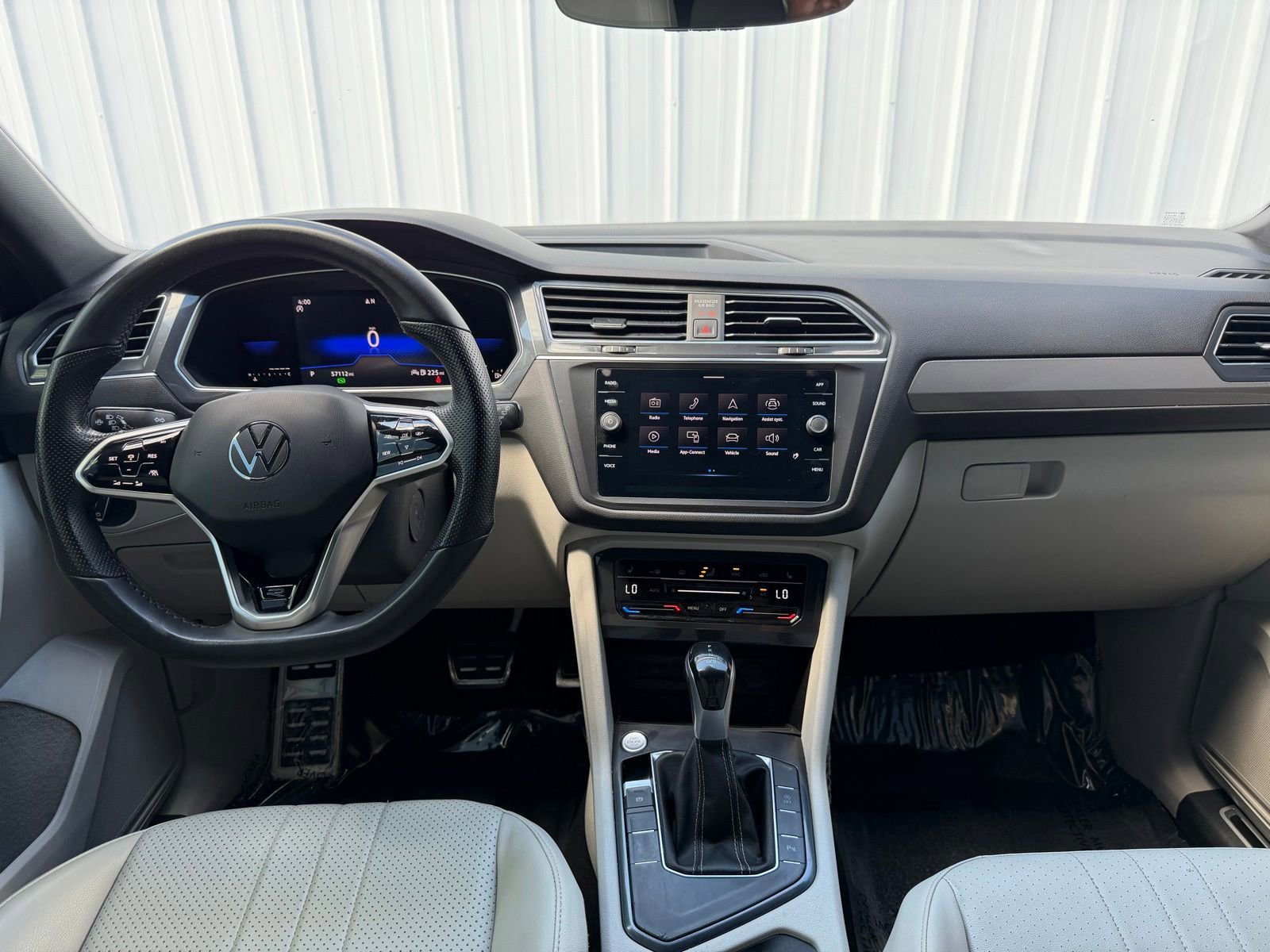 Used 2022 Volkswagen Tiguan SE R-Line FWD image 12