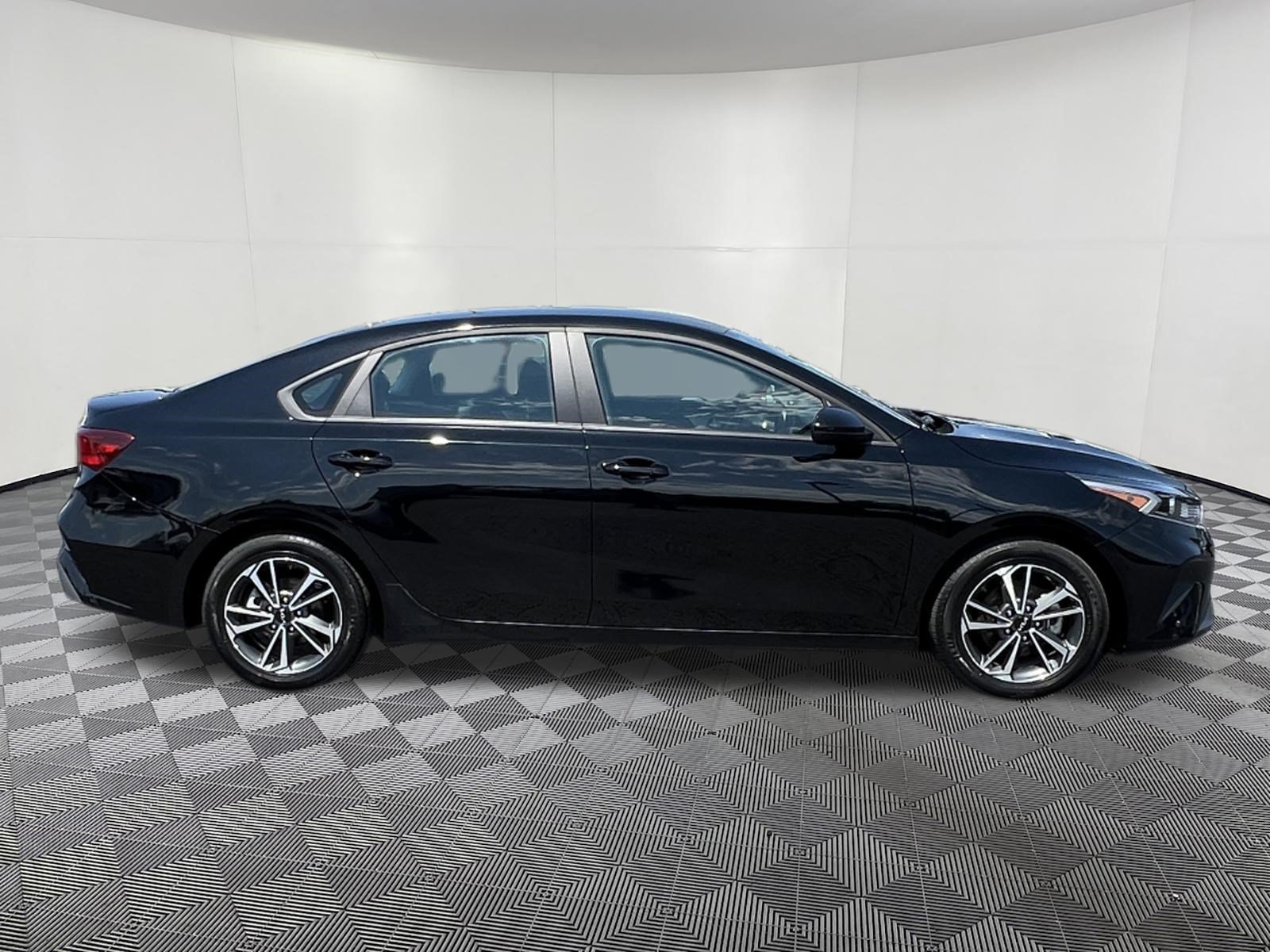 Used 2024 Kia Forte LXS FWD image 7