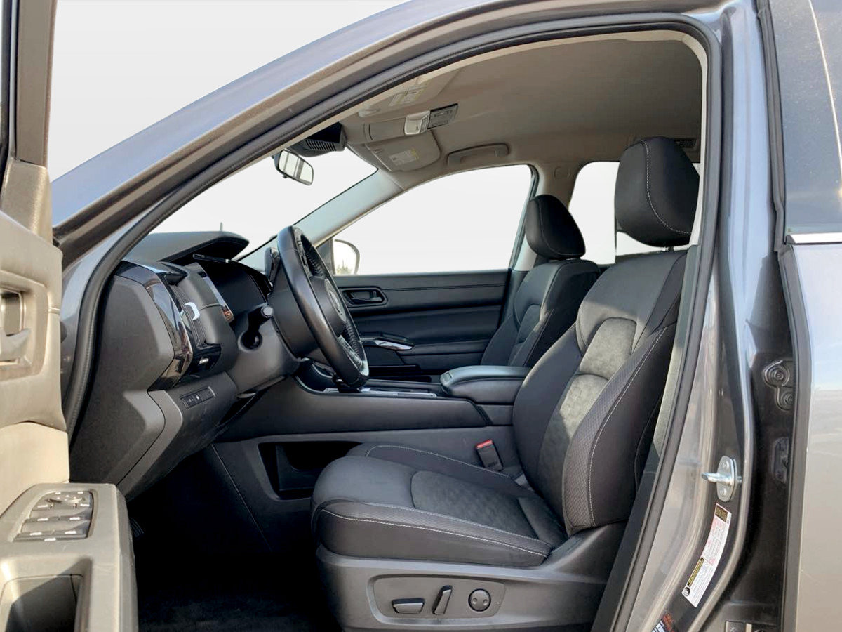Used 2024 Nissan Pathfinder SV FWD image 16