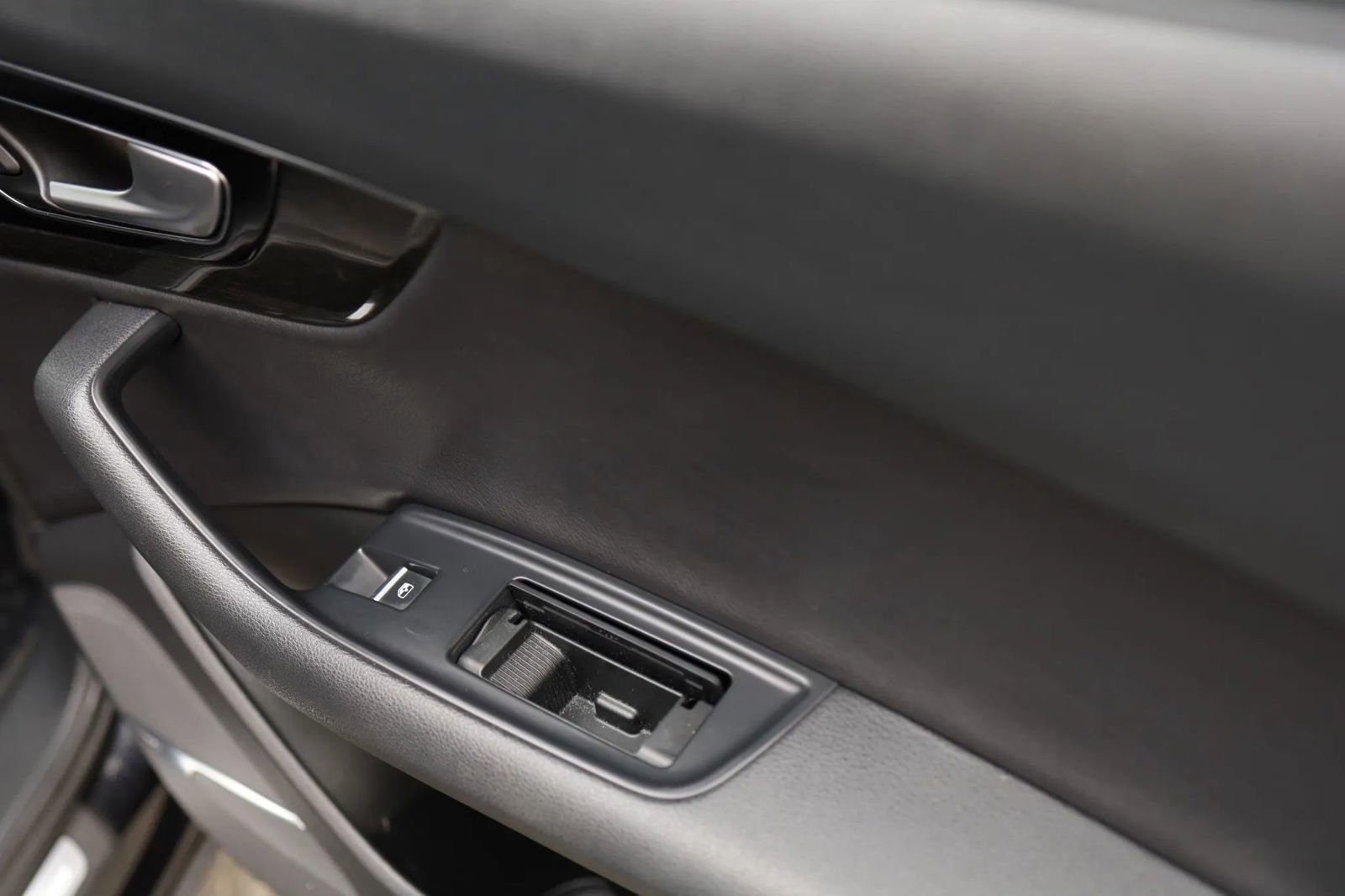 Used 2017 Audi Q7 3.0T Premium Plus w/ Premium Plus Package image 51