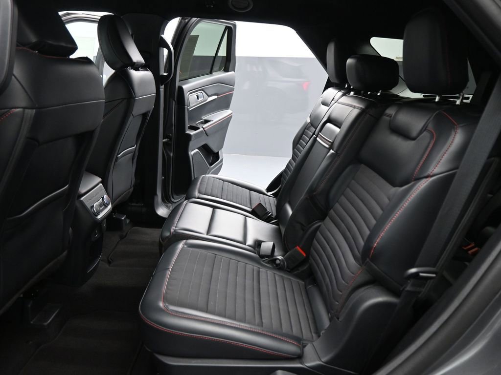 Used 2025 Ford Explorer ST-Line w/ ST-Line Street Pack AWD/4WD image 19