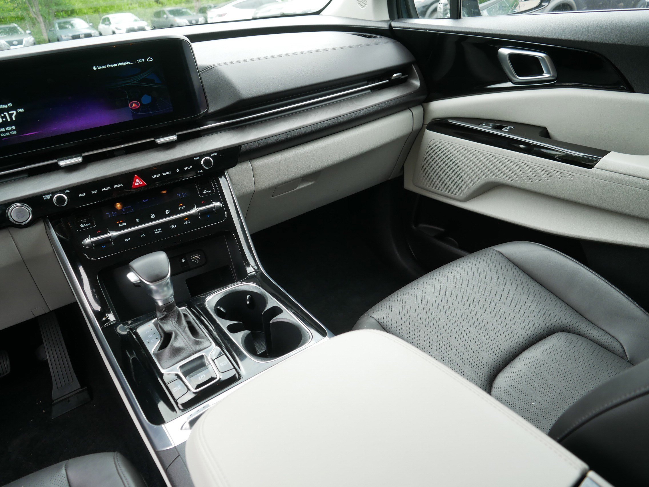 Used 2024 Kia Carnival SX FWD image 11