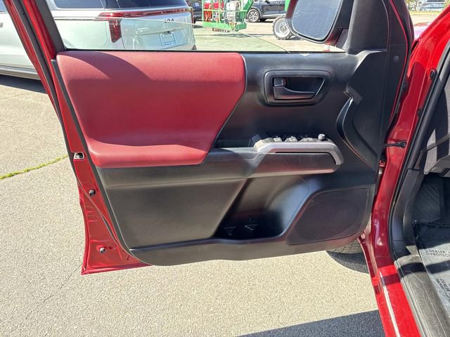 Used 2022 Toyota Tacoma SR5 w/ Technology Package AWD/4WD image 13