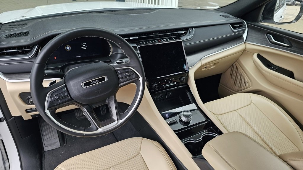 Used 2023 Jeep Grand Cherokee L Limited w/ Luxury Tech Group II image 9