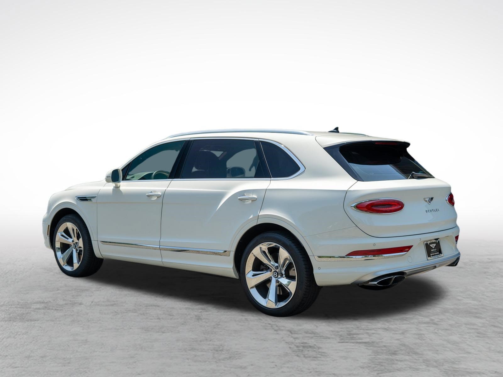 Used 2023 Bentley Bentayga Extended Wheelbase AWD/4WD image 3