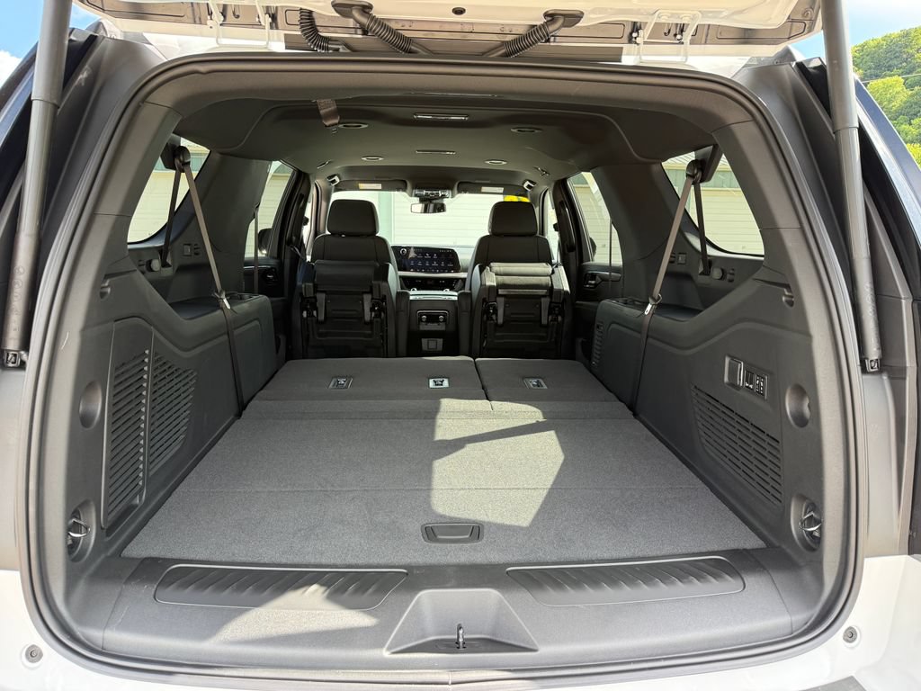 New 2026 Chevrolet Suburban LT w/ Comfort Package AWD/4WD image 15