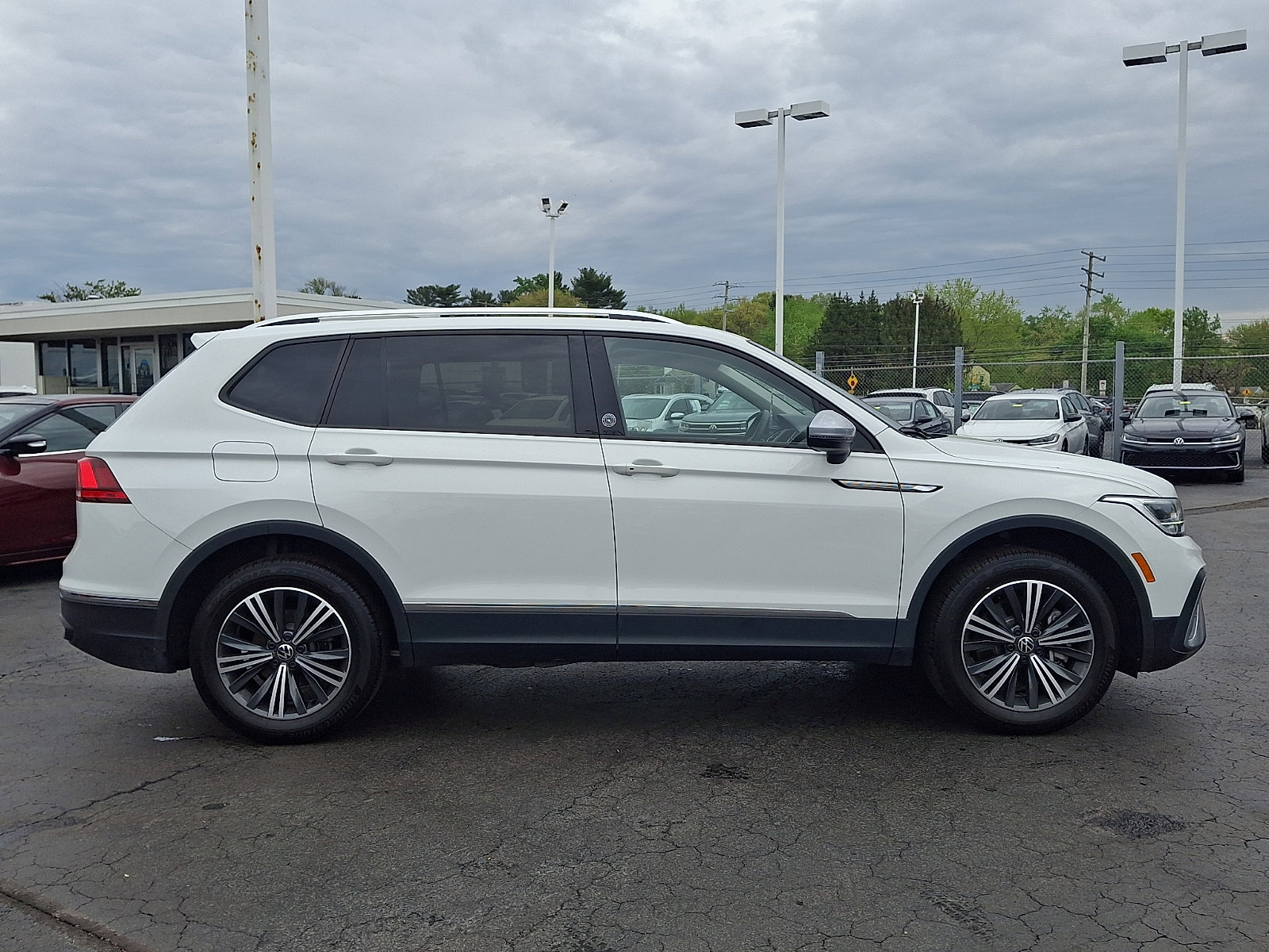 Certified 2024 Volkswagen Tiguan Wolfsburg Edition AWD/4WD image 7