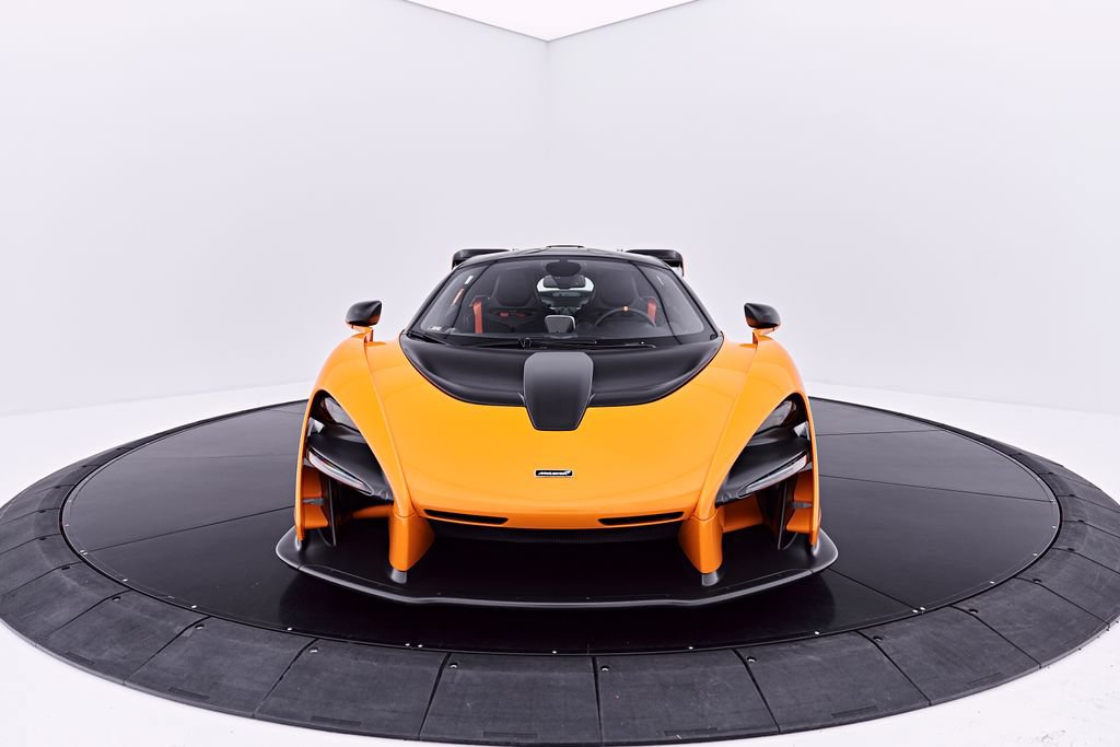 Used 2019 McLaren Senna RWD image 17