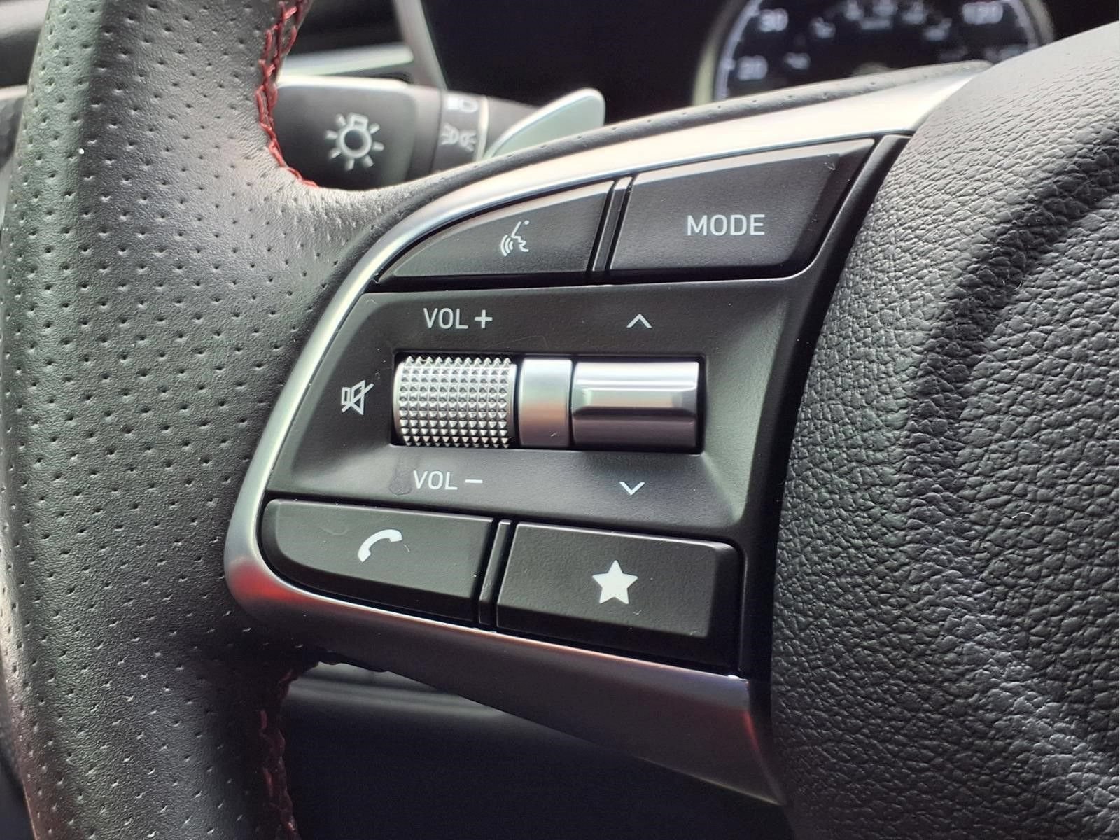 Used 2022 Genesis G70 3.3T Launch Edition RWD image 21