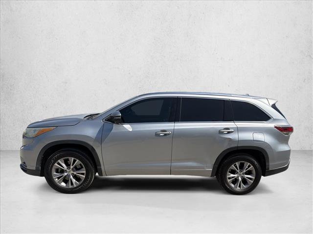 Used 2015 Toyota Highlander XLE FWD video 2