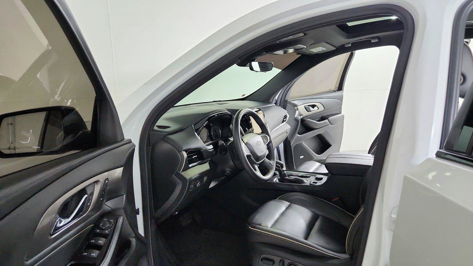 Used 2023 Chevrolet Traverse Premier w/ Redline Edition FWD image 16