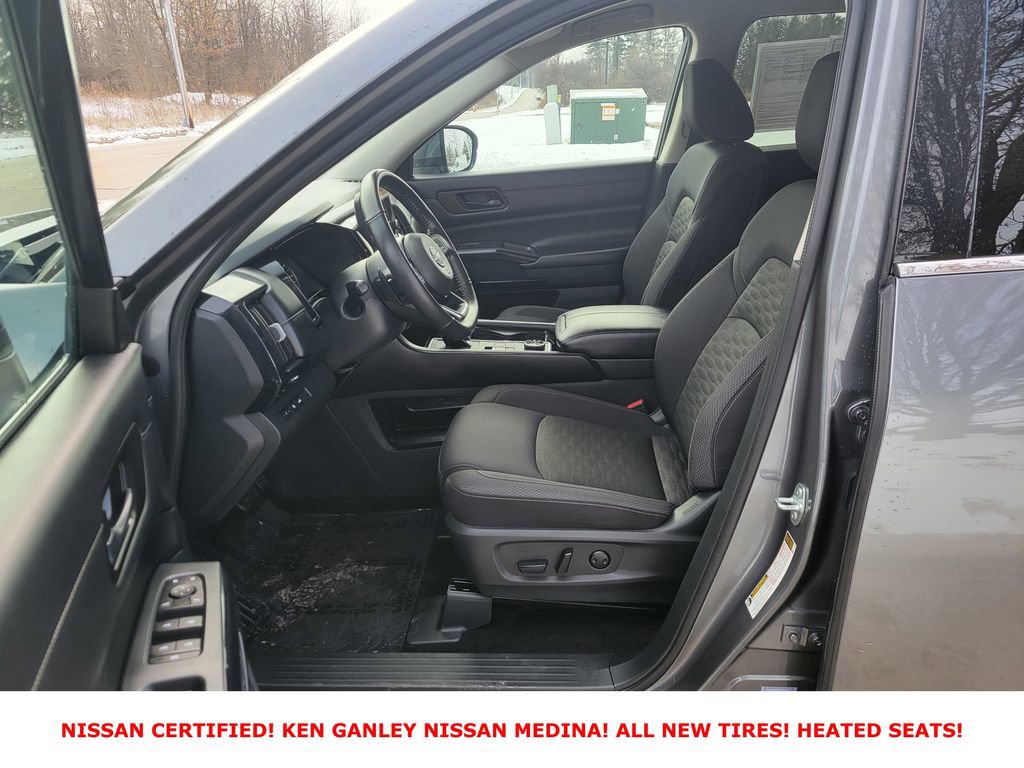 Certified 2025 Nissan Pathfinder SV image 38