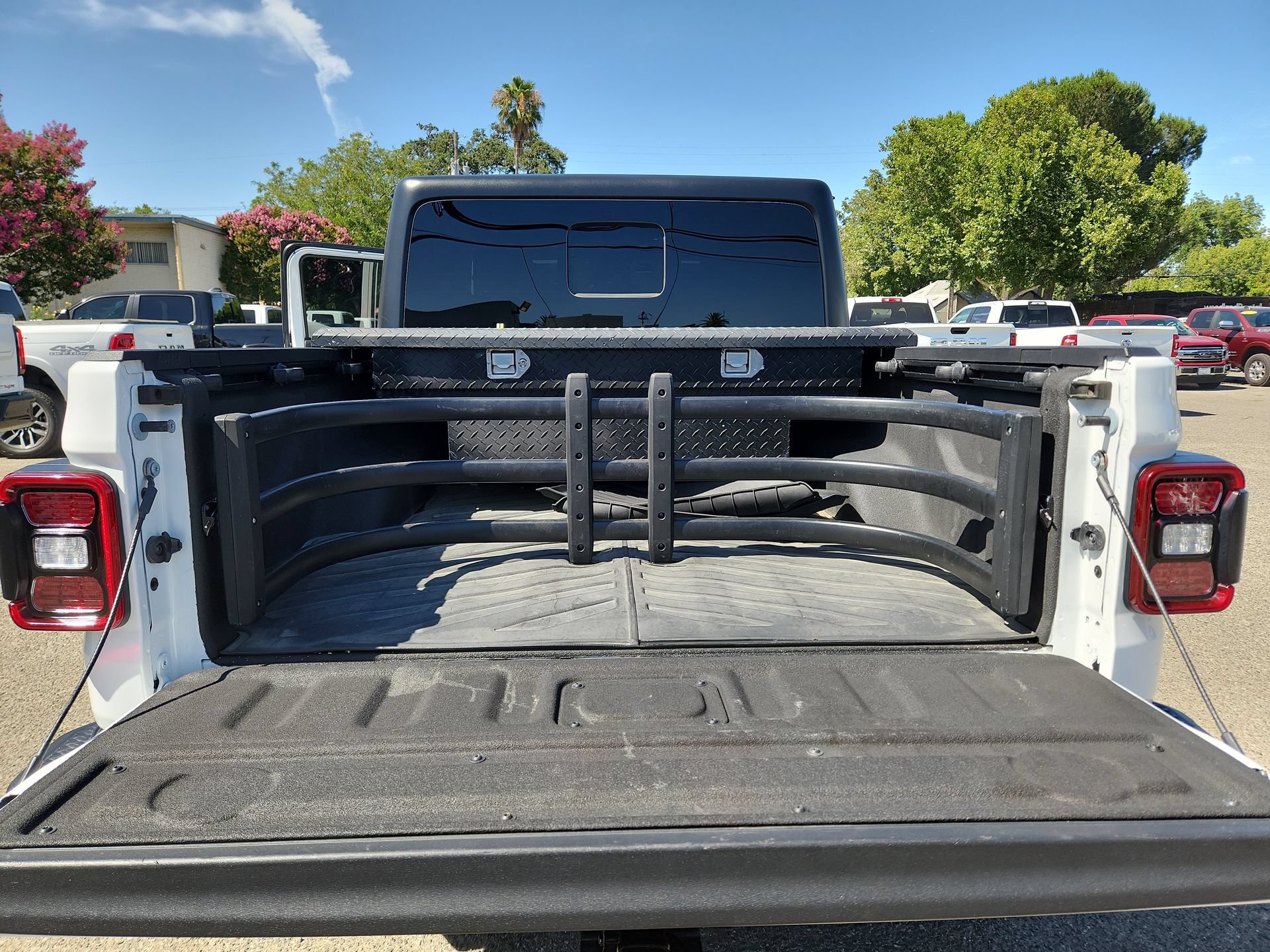 Used 2024 Jeep Gladiator Mojave AWD/4WD image 19