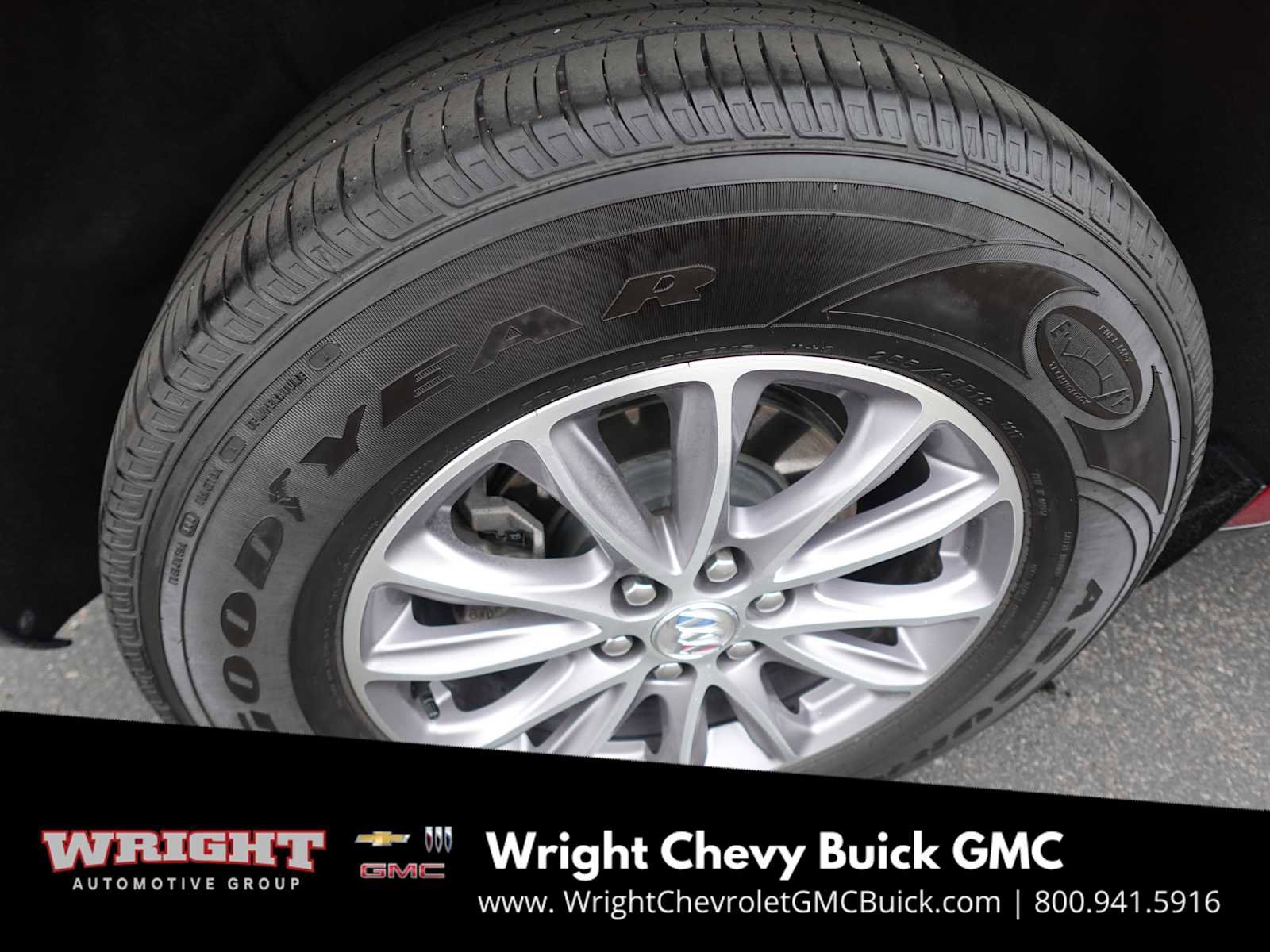 Used 2023 Buick Enclave Essence image 33