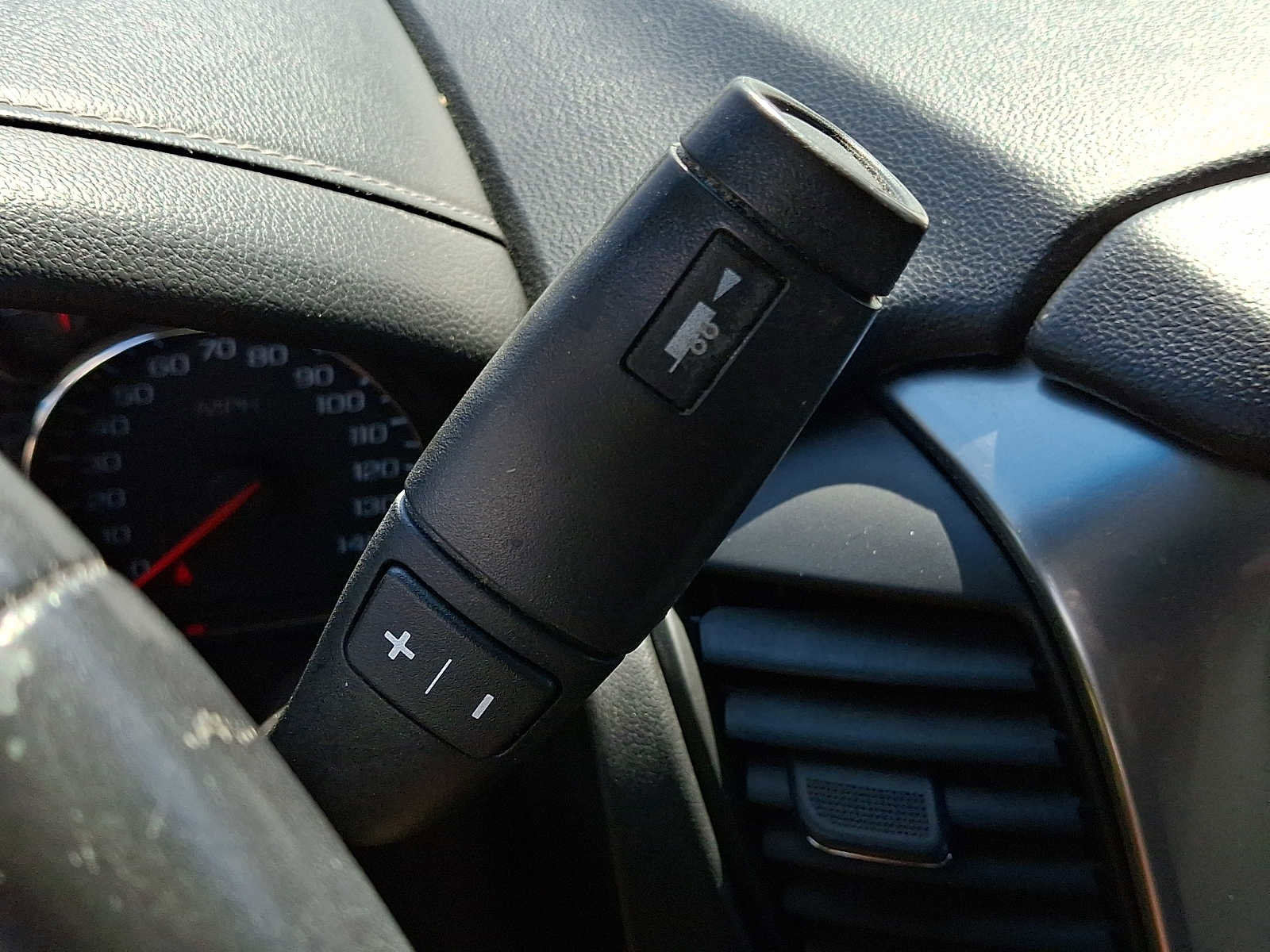 Used 2015 Chevrolet Suburban LT image 14