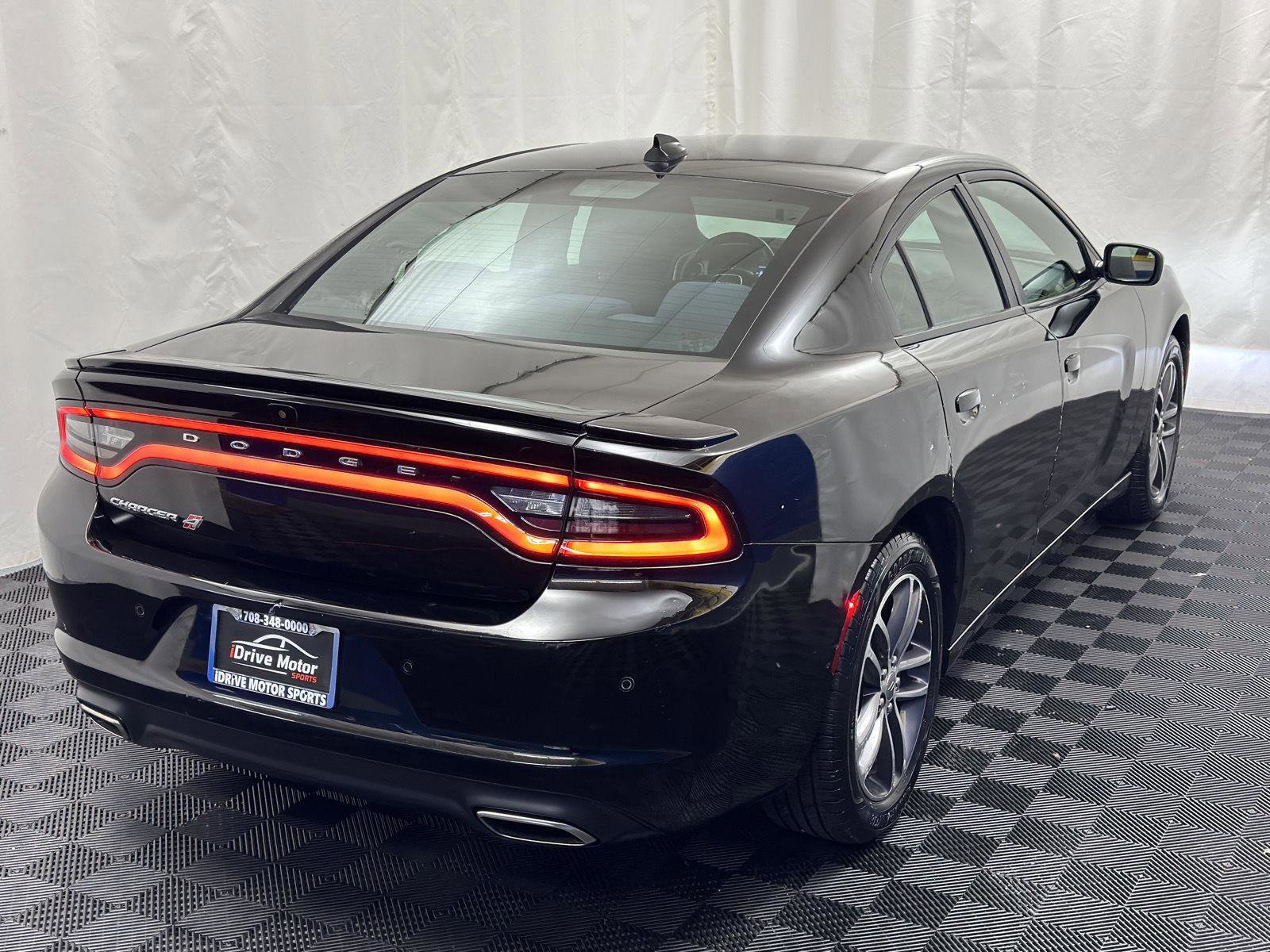 Used 2019 Dodge Charger SXT image 8