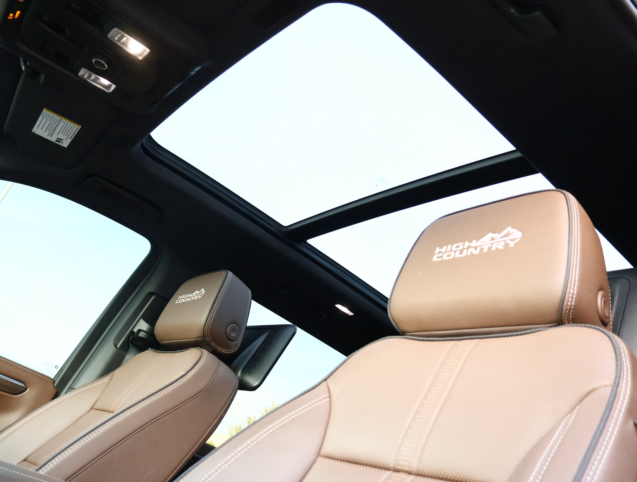 Certified 2025 Chevrolet Suburban High Country image 27