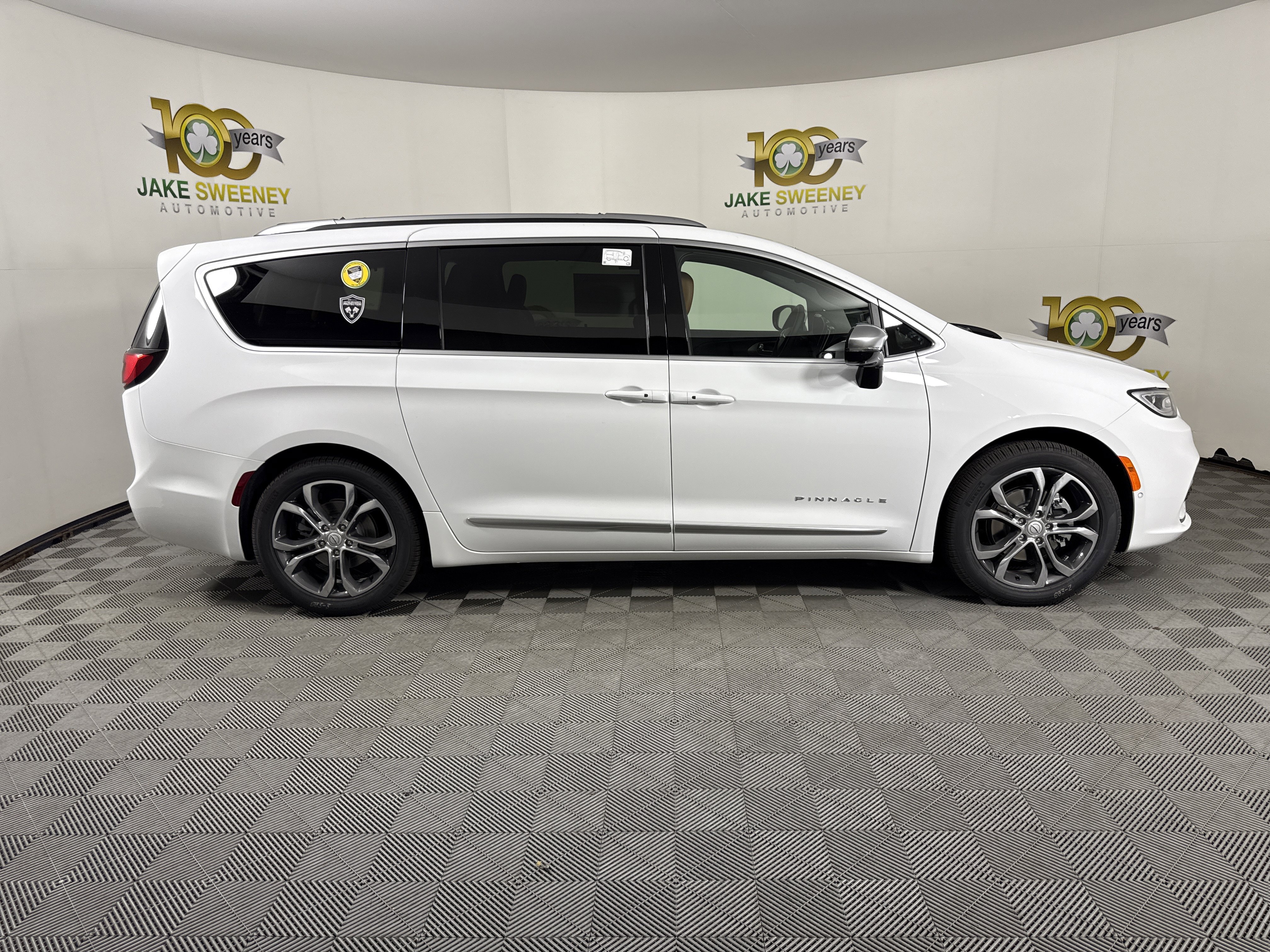 New 2026 Chrysler Pacifica Pinnacle image 8