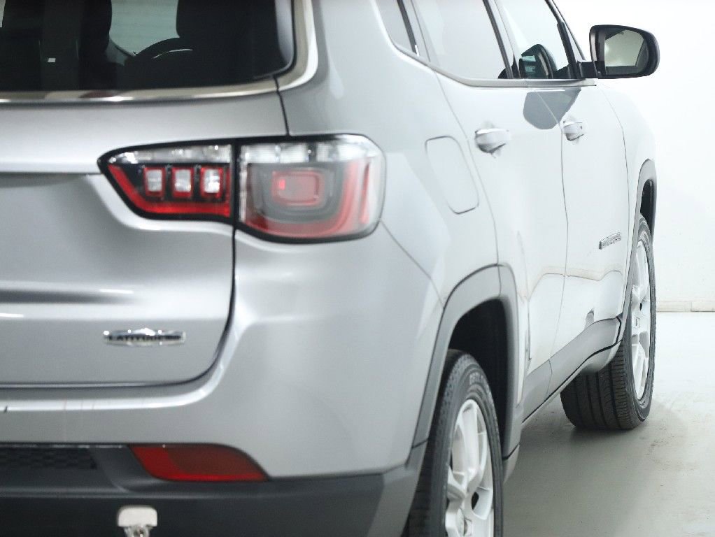 Used 2024 Jeep Compass Latitude image 45