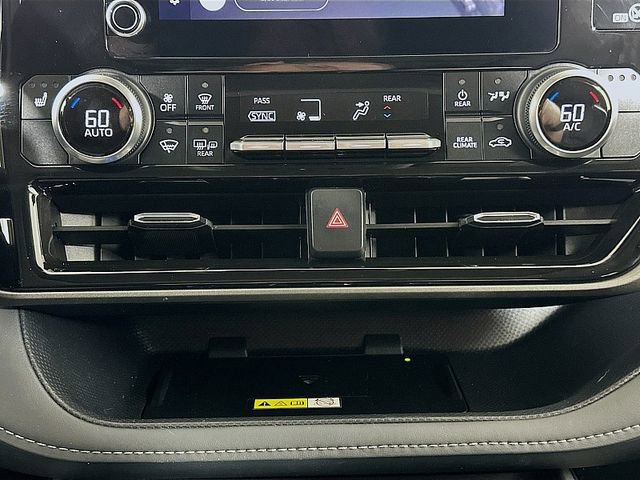 Used 2024 Toyota Highlander XLE AWD/4WD image 17