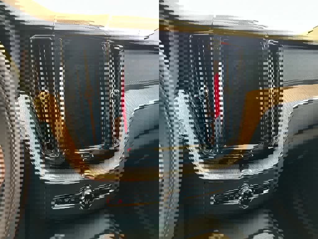 Used 2022 Volvo XC60 B6 Inscription image 11