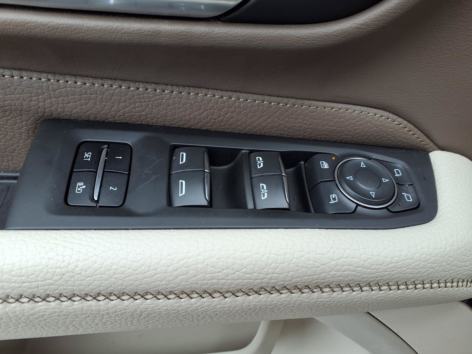 Used 2022 GMC Yukon XL Denali AWD/4WD image 21