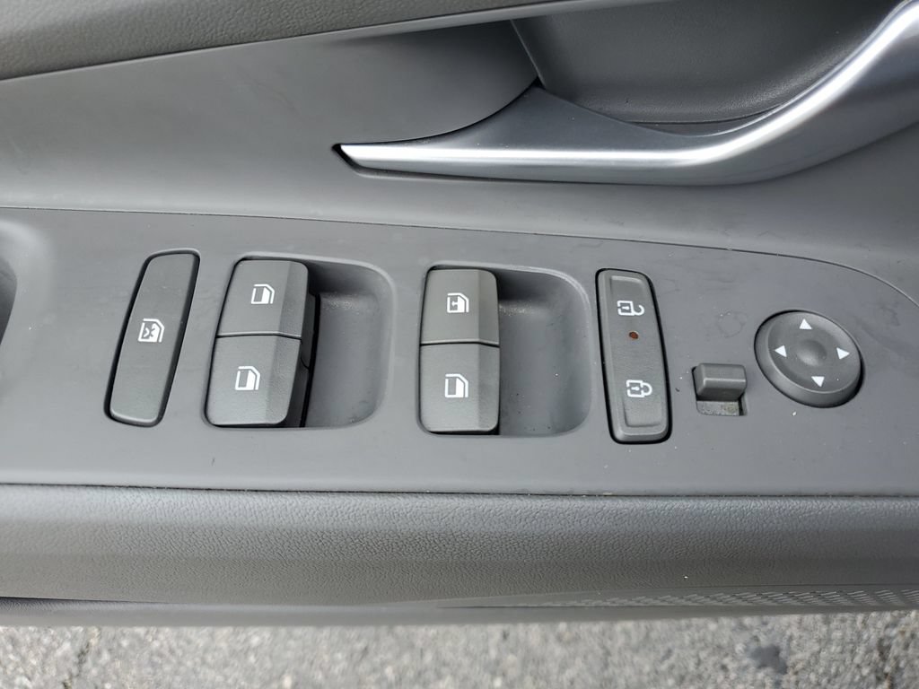 Used 2025 Hyundai Elantra SE FWD image 19