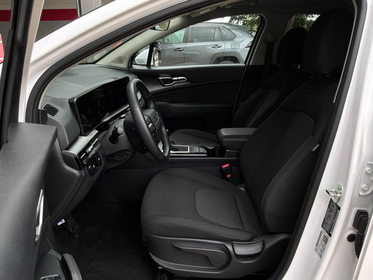 Used 2026 Kia Sportage LX FWD image 10