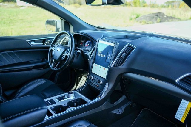 Used 2022 Ford Edge ST image 16