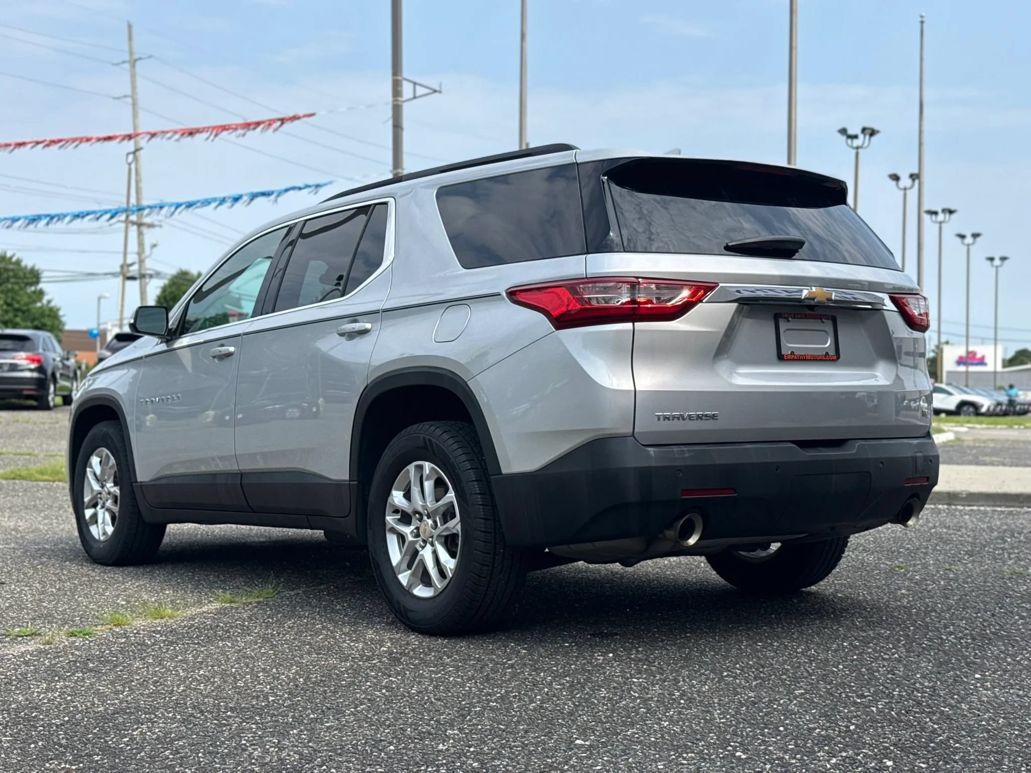 Used 2020 Chevrolet Traverse LT FWD image 3