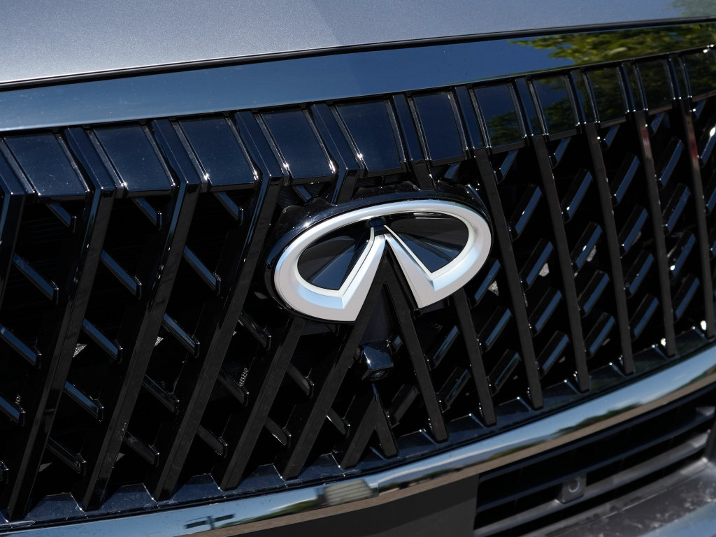 Certified 2026 INFINITI QX80 4WD image 3