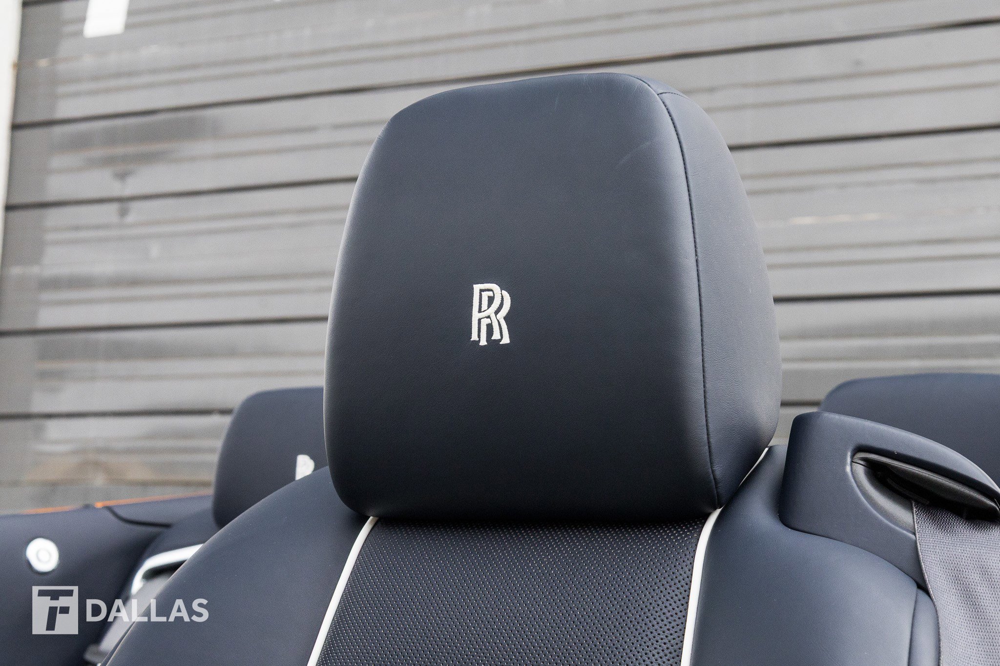 Used 2019 Rolls-Royce Dawn image 21