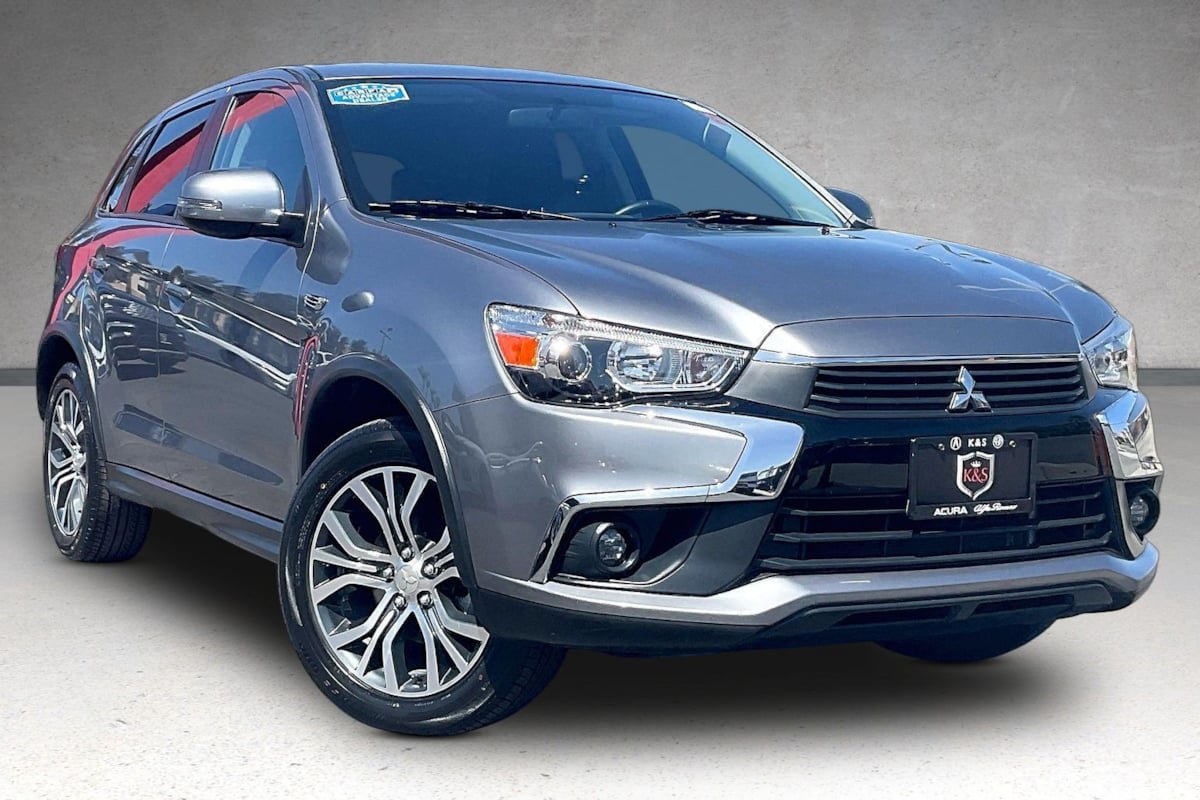 Used 2017 Mitsubishi Outlander Sport ES FWD image 2