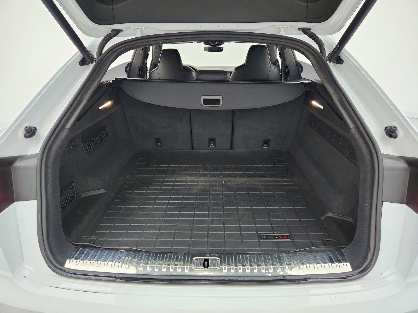 Used 2022 Audi RS Q8 w/ Luxury Package image 33