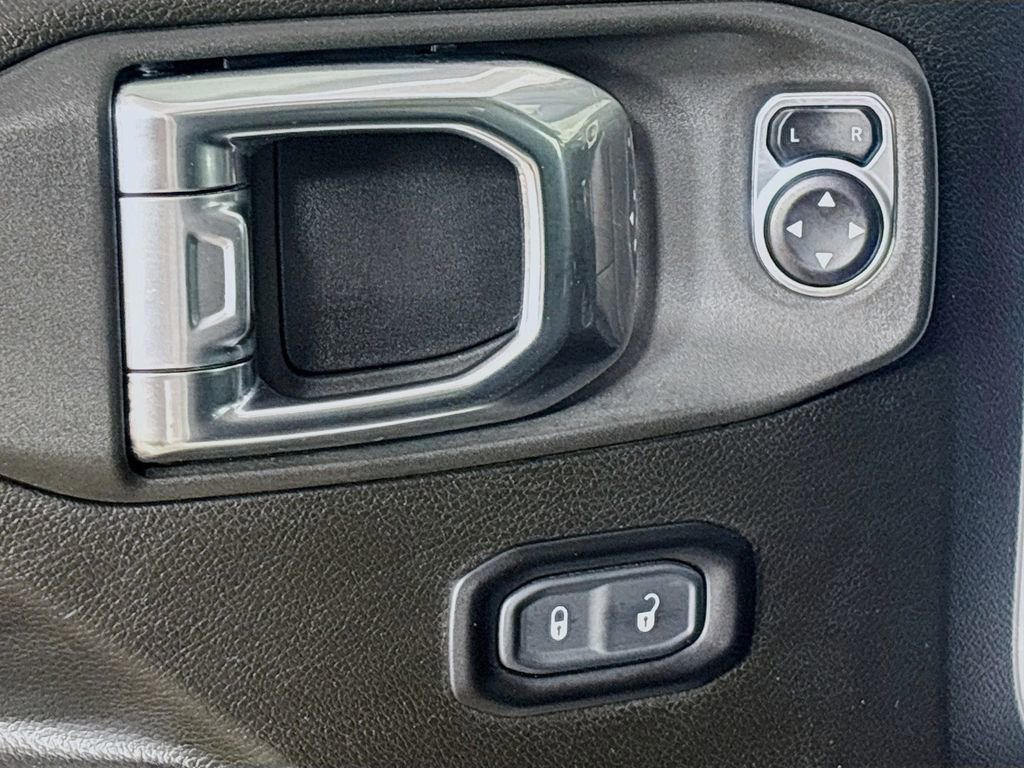 Used 2025 Jeep Gladiator Sport image 18